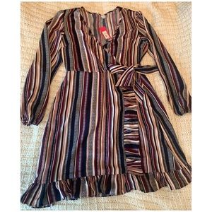 New v-neck wrap mini dress in navy/berry color